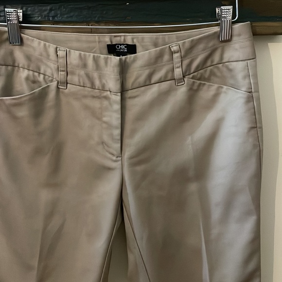2/$30 Chic by Jacob Beige Capri Pants Size 6 - Picture 7 of 14